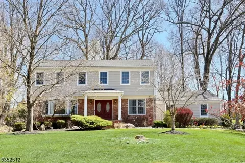 37 Osborne Ct, Mahwah, NJ 07430