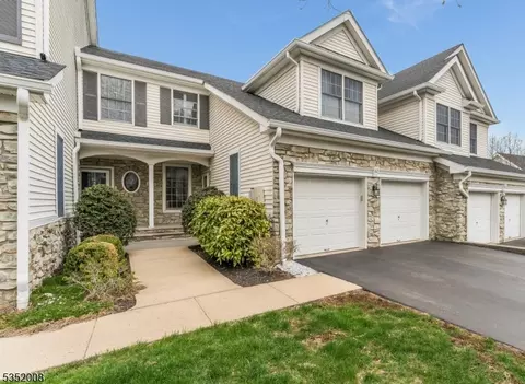 82 La Costa Dr, Annandale, NJ 08801