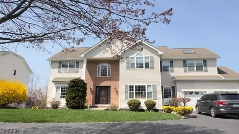 4 Skyview Dr, Rockaway, NJ 07866