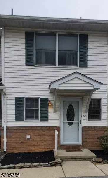 105 Brook Dr, Hackettstown, NJ 07840
