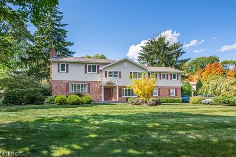 19 Penwood Rd, Livingston, NJ 07039