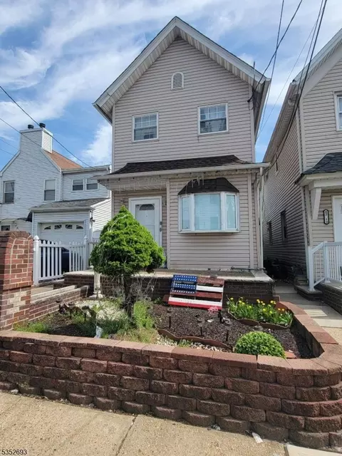 42 Delaware St, Elizabeth City, NJ 07206