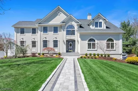18 Danielle Dr, Wayne, NJ 07470