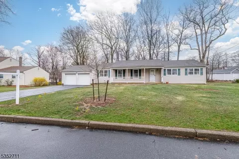 5 Deauville Dr, Parsippany, NJ 07054