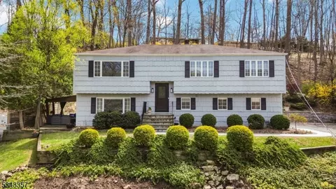 54 Burnham Pkwy, Morristown, NJ 07960
