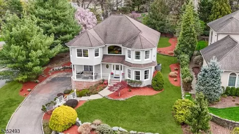 1 Greenbriar Rd, Little Falls Twp, NJ 07424