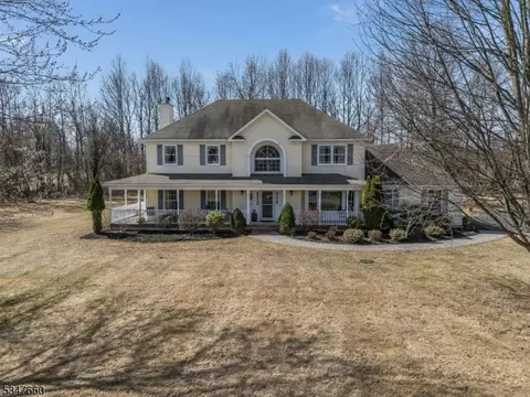 2 Woodhouse Way, Washington, NJ 07882