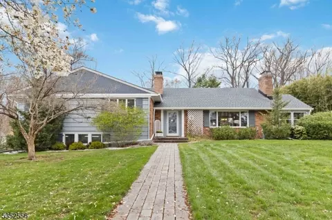 18 Oak Park Dr, Morristown, NJ 07960