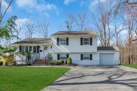 59 Magnolia Pl, Wayne, NJ 07470