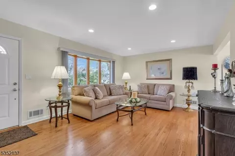 59 Magnolia Pl, Wayne, NJ 07470 photo 4