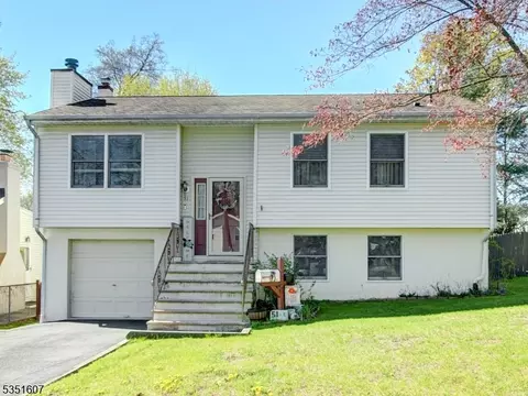 51 Iroquois Ave, Lake Hiawatha, NJ 07034