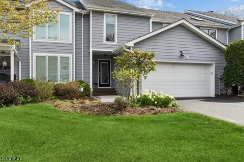 53 Raven Dr, Morristown, NJ 07960