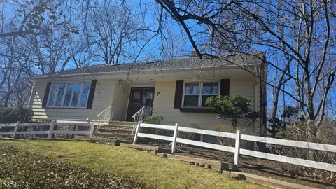 7 Emerson Ln, Warren, NJ 07059