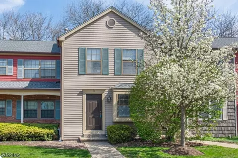 21 Great Horned Owl Ct, Hackettstown, NJ 07840