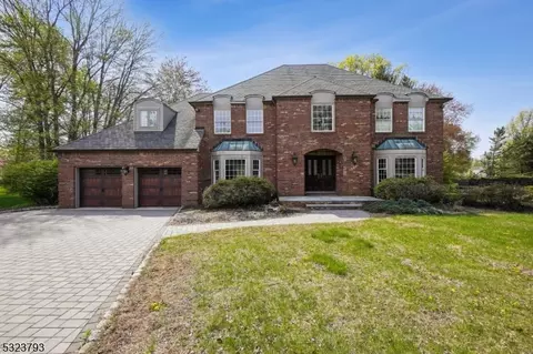 82 Silver Spring Ct, East Hanover, NJ 07936