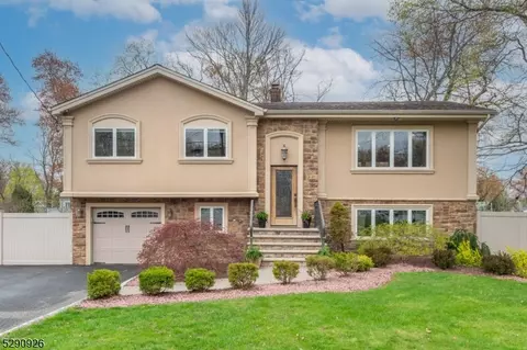 131 Horseneck Rd, Fairfield, NJ 07004