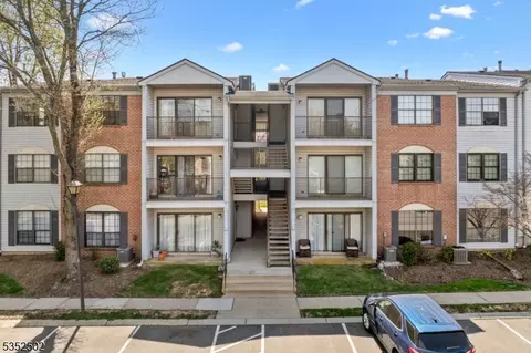 81 Fisher Dr, Franklin Park, NJ 08823