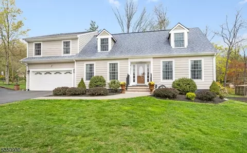 76 Hughes Ln, Watchung, NJ 07069