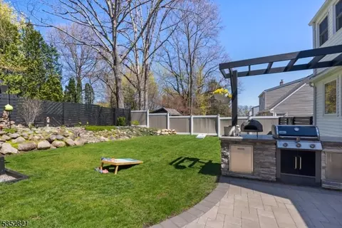 31 Lyon Rd, Waldwick, NJ 07463 photo 27