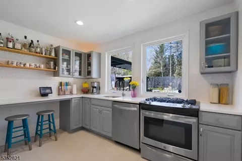 31 Lyon Rd, Waldwick, NJ 07463 photo 10