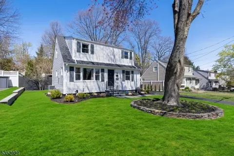 31 Lyon Rd, Waldwick, NJ 07463 photo 2