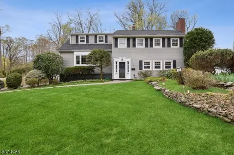 63 Hampton Dr, Berkeley Heights, NJ 07922
