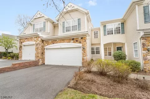 3011 King Ct, Green Brook, NJ 08812