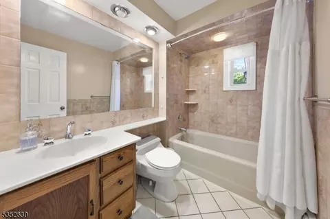 2 Crow Trl, Wayne, NJ 07470 photo 9