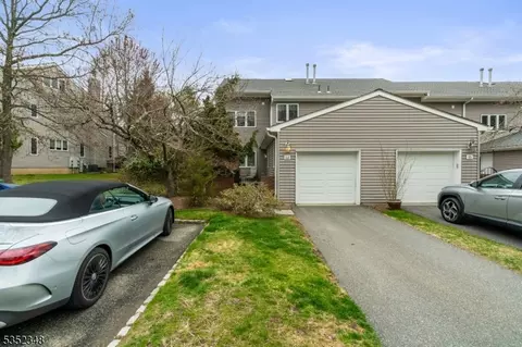 12 Litchult Ln, Mahwah, NJ 07430