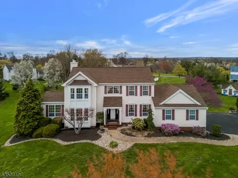 3 Gateshead Dr, Flemington, NJ 08822