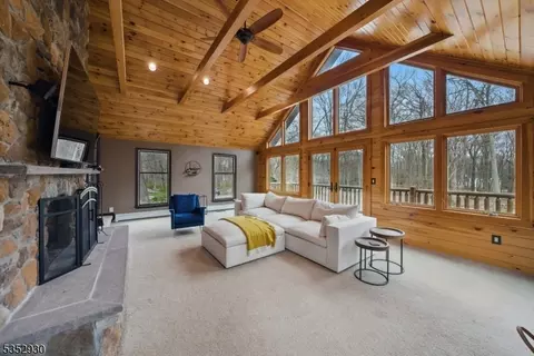 50 Markham Dr, Long Valley, NJ 07853