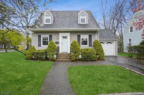 22 Owaissa Ave, Springfield, NJ 07081