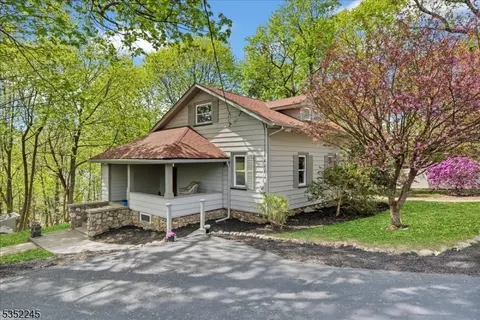 21 Highland Ave, Stanhope, NJ 07874