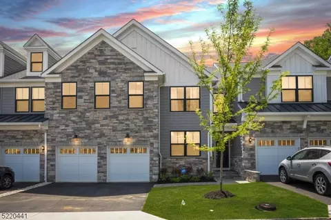 3 Beacon Pl, Warren, NJ 07059