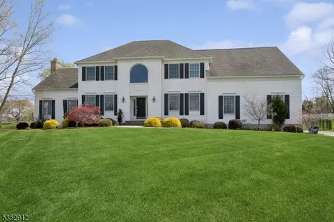 1 Primrose Ln, Flemington, NJ 08822