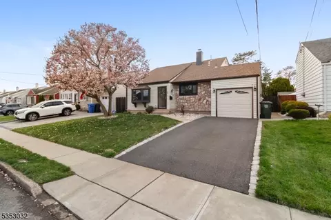 11 Mckinley Ave, Colonia, NJ 07067