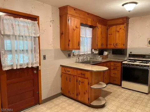 136 Irwin St, Springfield, NJ 07081 photo 7