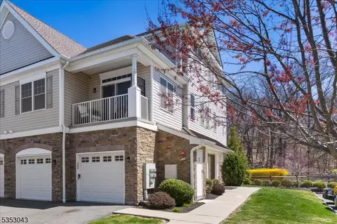 60 Elston Ct, Haskell, NJ 07420