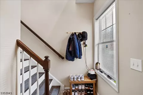 60 Elston Ct, Haskell, NJ 07420 photo 2