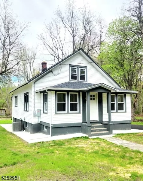 54 Bellows Ln, Montville Twp, NJ 07082