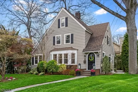 56 Roxbury Pl, Glen Rock, NJ 07452