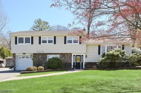 41 Hopper St, Oakland, NJ 07436