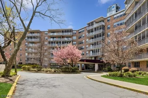 530 Valley Rd #6V, Montclair, NJ 07043