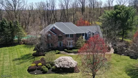 4 Emmons Path, Chester, NJ 07930