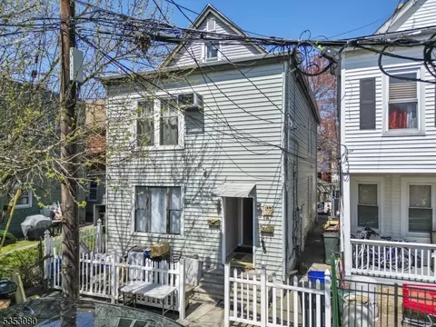 14 Wisnev St, Clifton, NJ 07011