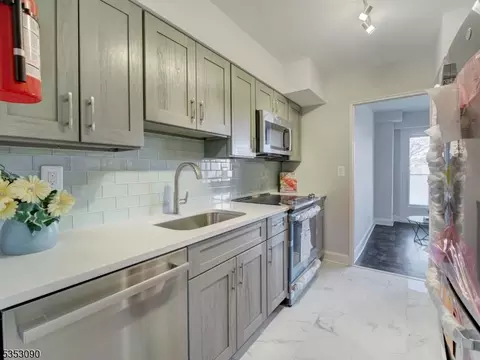 377 S Harrison St #5H, East Orange, NJ 07018