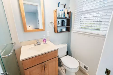 24 Sandra Ln, Wayne, NJ 07470 photo 15