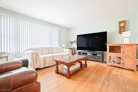 24 Sandra Ln, Wayne, NJ 07470 photo 4