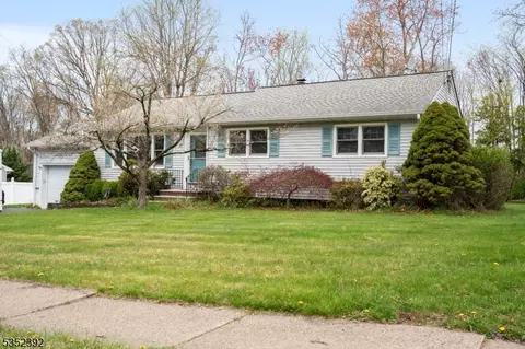 24 Sandra Ln, Wayne, NJ 07470 photo 2