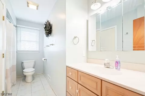 24 Sandra Ln, Wayne, NJ 07470 photo 13